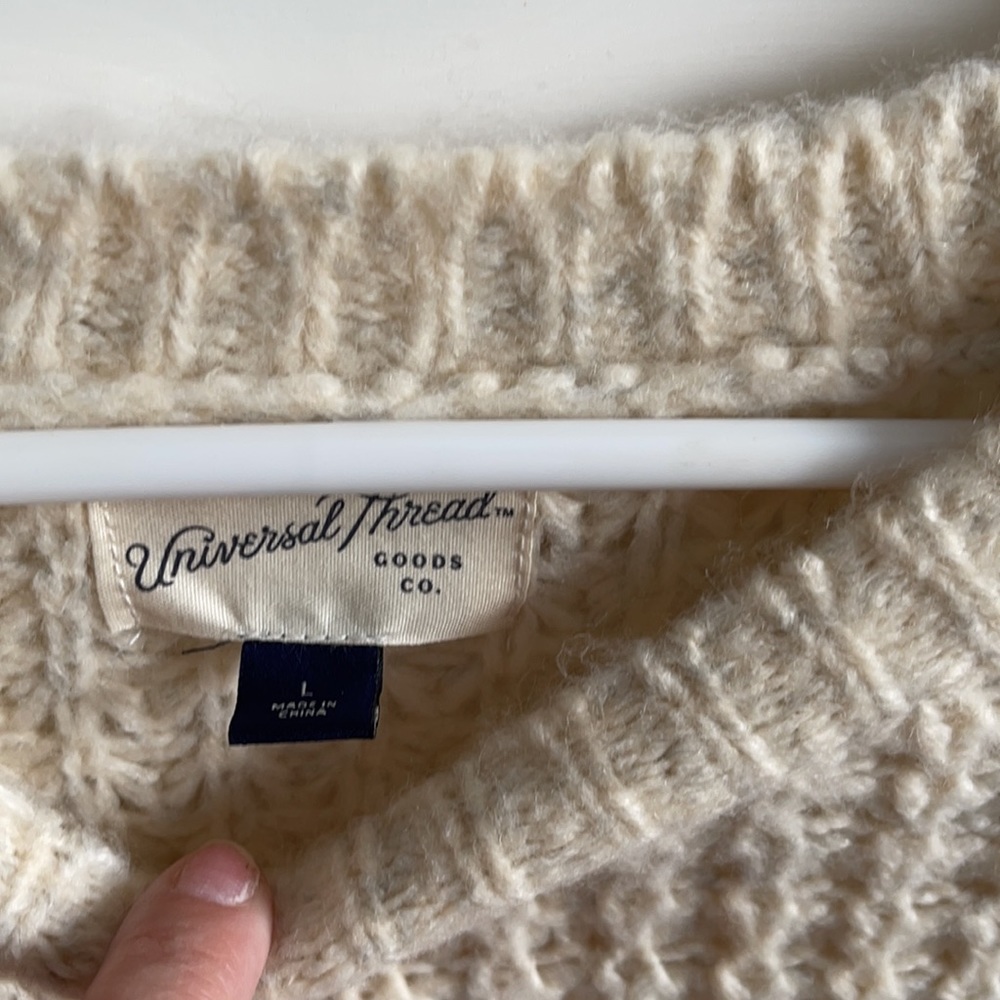 Universal Thread!! Sweater - Picture 2 of 4